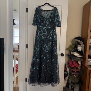 Elegant Marchesa Notte Dress in Beige and Navy